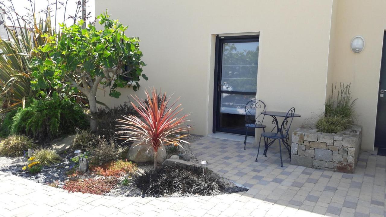 Les Sables Bed & Breakfast Santec Eksteriør bilde